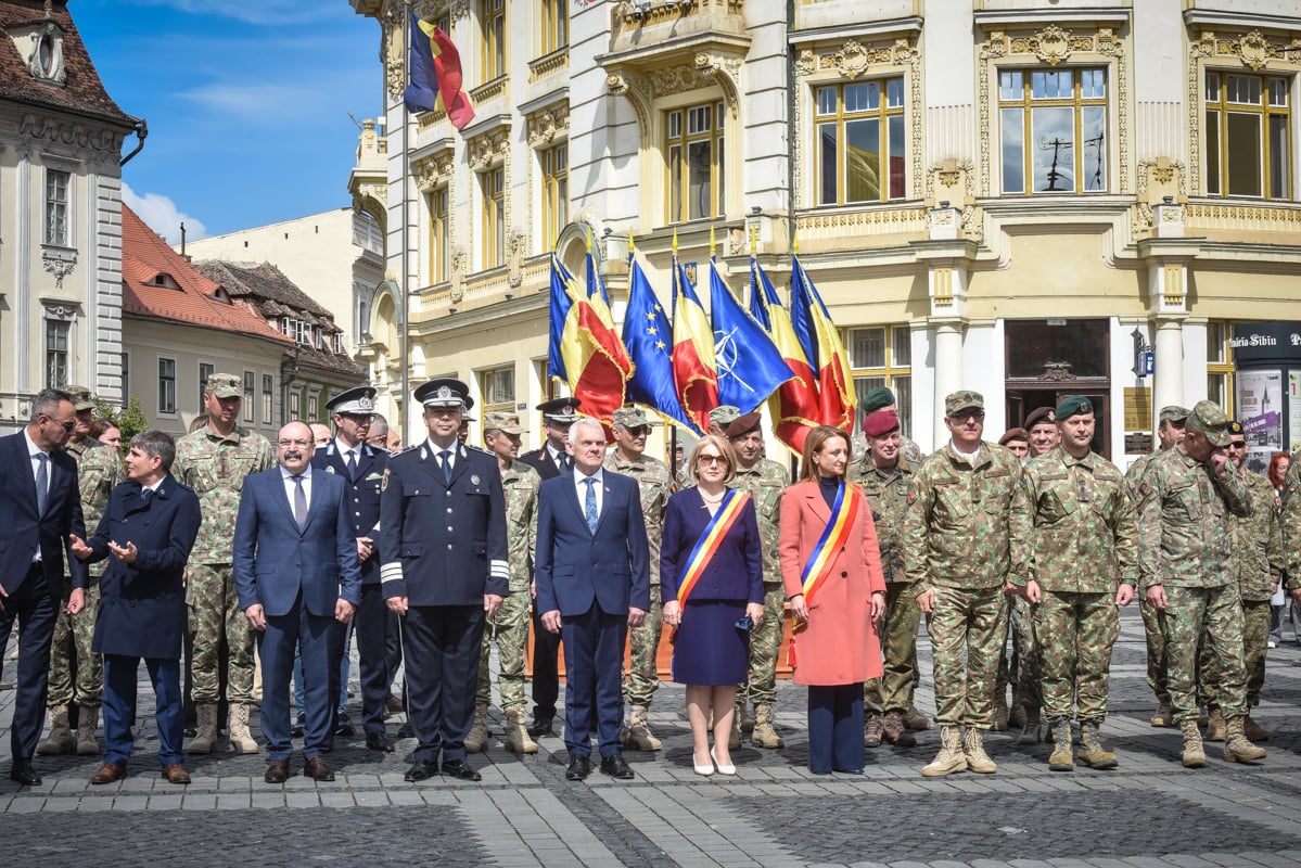 Spitalul Militar din Sibiu a primit Drapelul de Luptă, la 106 ani de la preluarea lui de către România. Deviza spitalului: „Sănătatea pacientului e legea supremă”