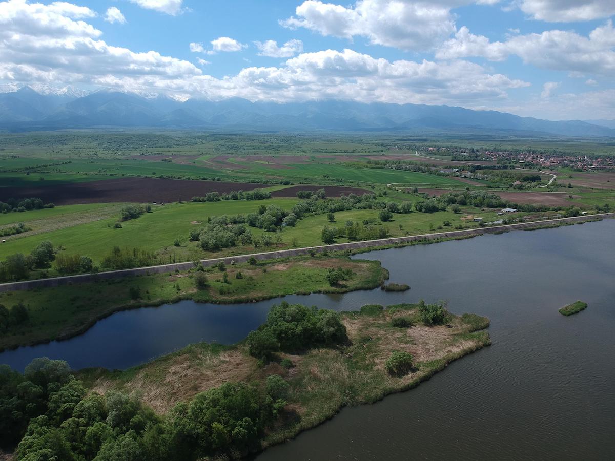 O aventură în Mini Delta Oltului: Camping, pescuit și peisaje spectaculoase la Porumbacu de Jos