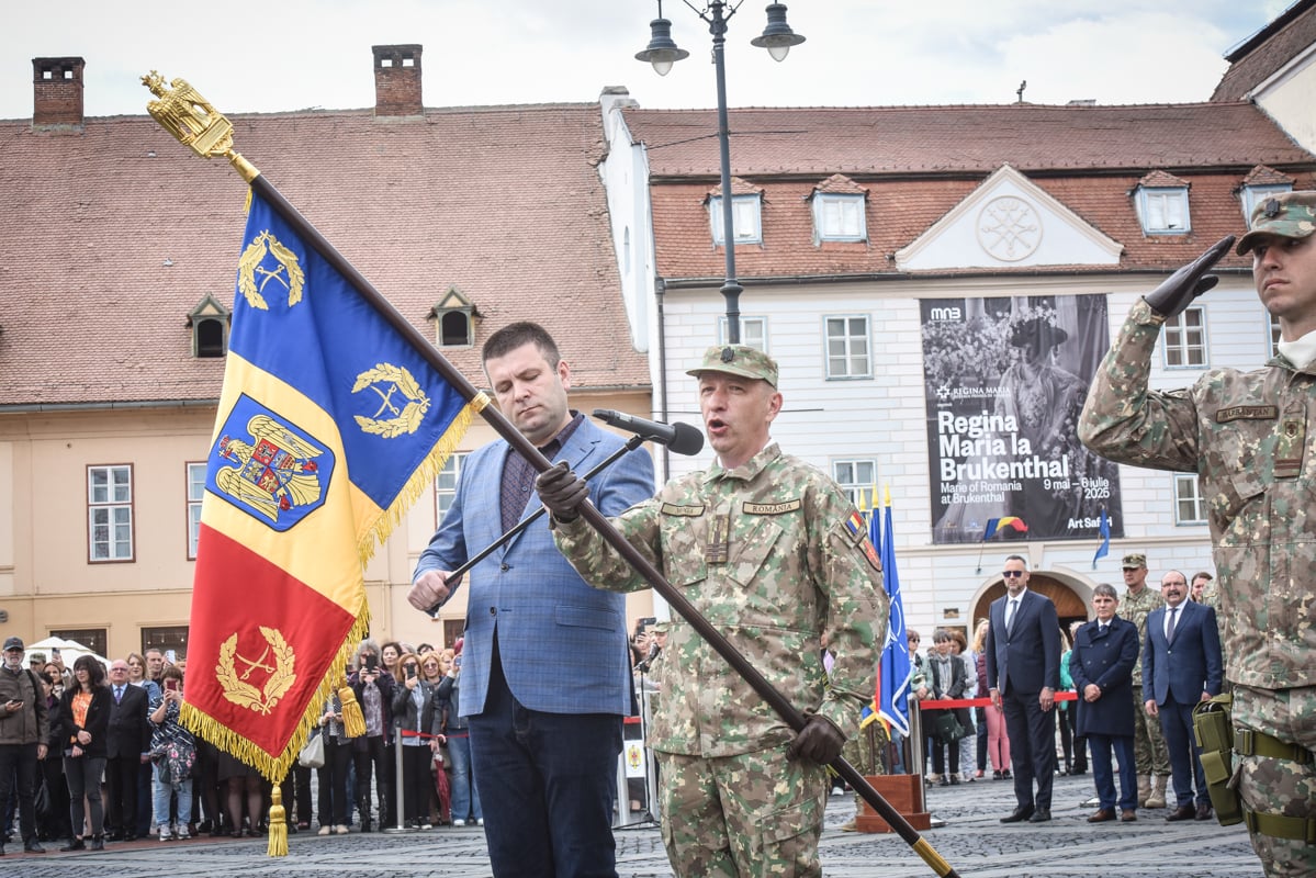 Spitalul Militar din Sibiu a primit Drapelul de Luptă, la 106 ani de la preluarea lui de către România. Deviza spitalului: „Sănătatea pacientului e legea supremă”