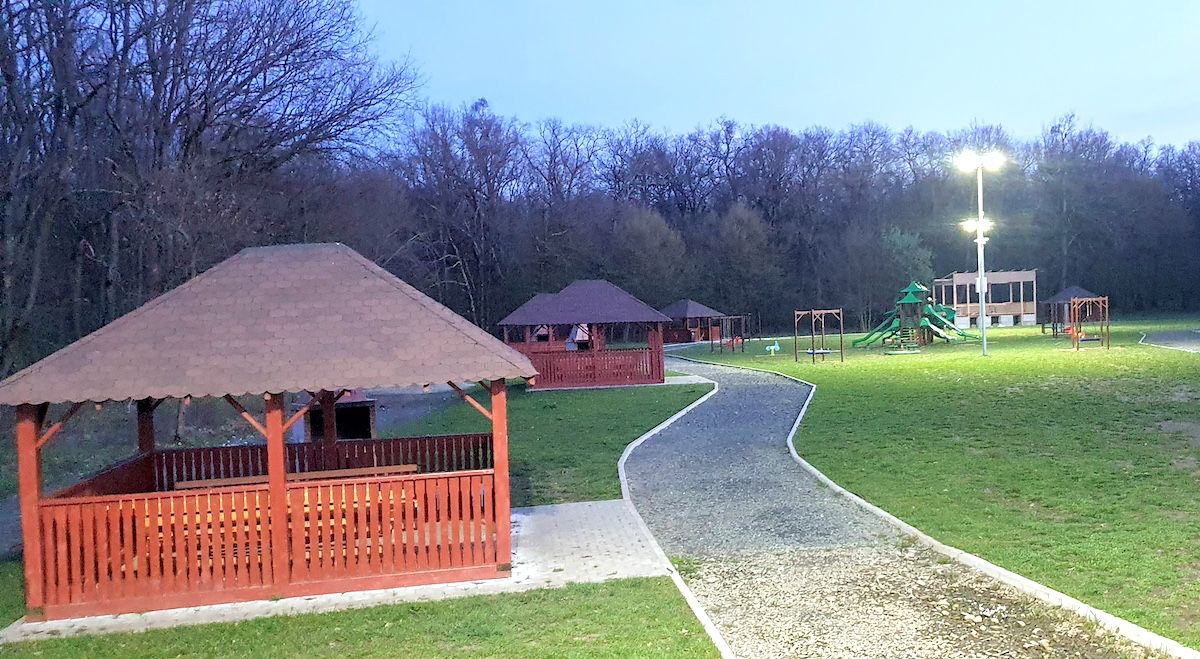 Zonele de lângă Sibiu în care poți face picnic fără să riști amendă. Reguli: Grătarul să fie cu picioare înalte, este interzis focul direct în iarbă