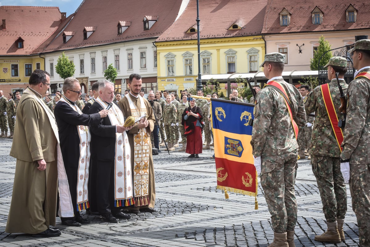 Spitalul Militar din Sibiu a primit Drapelul de Luptă, la 106 ani de la preluarea lui de către România. Deviza spitalului: „Sănătatea pacientului e legea supremă”