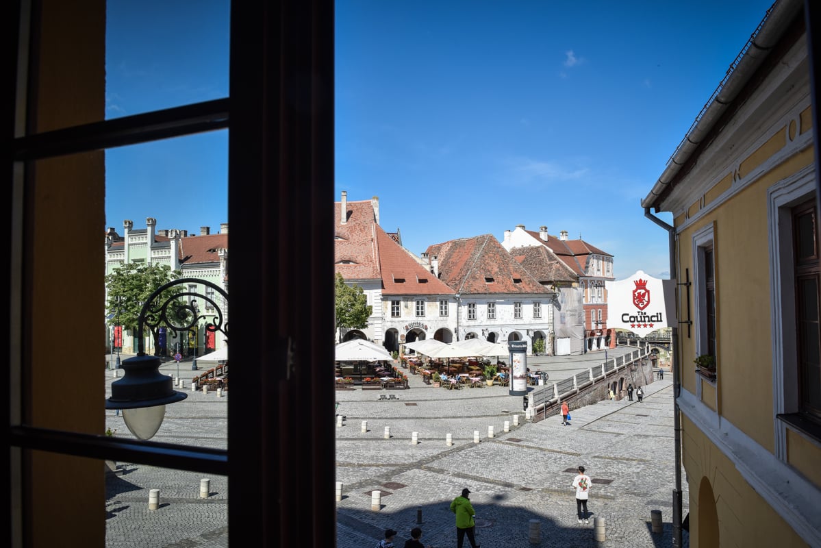 Cât costă să fii proprietar în kilometrul 0 al Sibiului: 1,25 de milioane de euro - o casă întreagă, 178 de mii de euro pentru o fostă pivniță, 150 de mii de euro pentru un apartament de 50 de metri pătrați