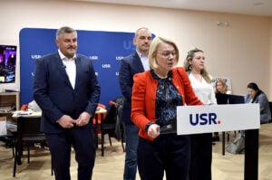Aleșii USR în județ: Mircea Orlățan, primar Cisnădie, Adrian Echert, deputat, Ruxandra Cibu Deaconu, senator, Andreea Anghel, primar Turnu Roșu. Foto: arhiva turnulsfatului.ro