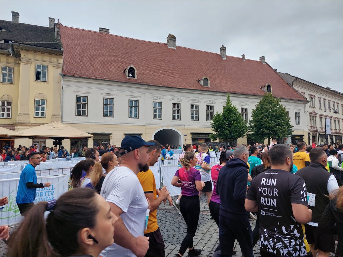 Peste 10.000 de persoane aleargă la Maratonul Internațional Sibiu. Mihai, 13 ani „A fost greu, obositor, dar a meritat”