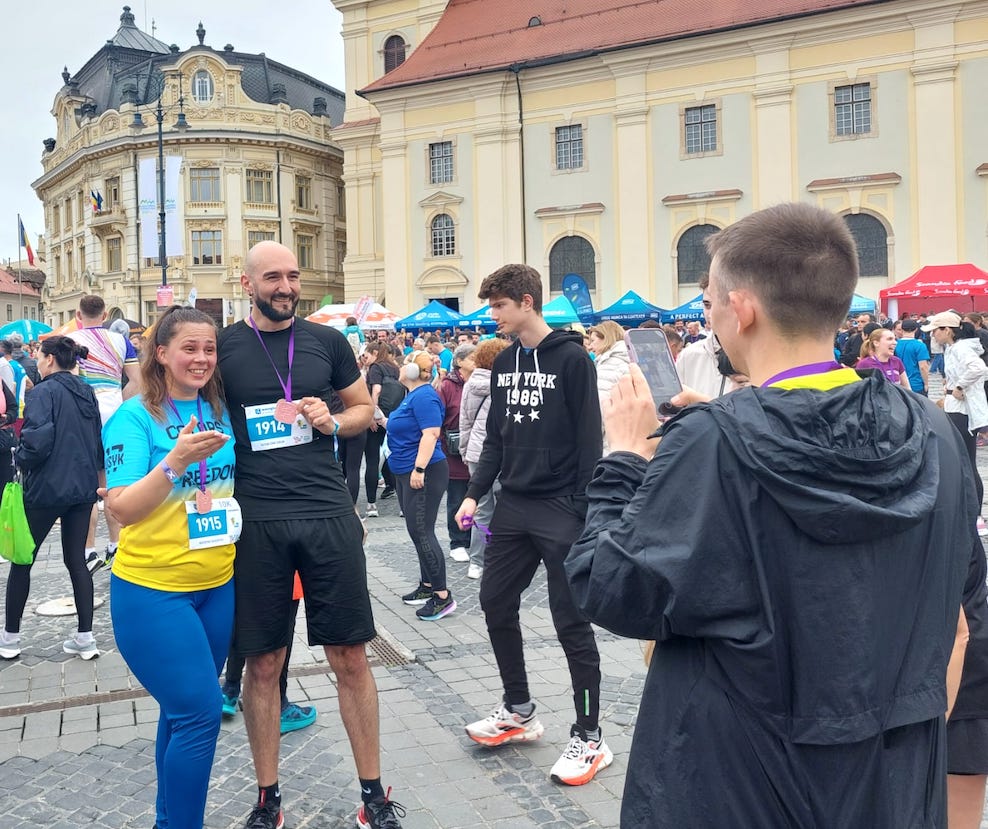 Peste 10.000 de persoane aleargă la Maratonul Internațional Sibiu. Mihai, 13 ani „A fost greu, obositor, dar a meritat”