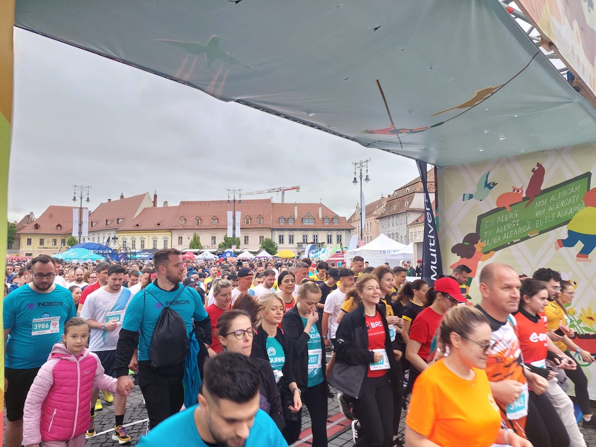 Peste 10.000 de persoane aleargă la Maratonul Internațional Sibiu. Mihai, 13 ani „A fost greu, obositor, dar a meritat”