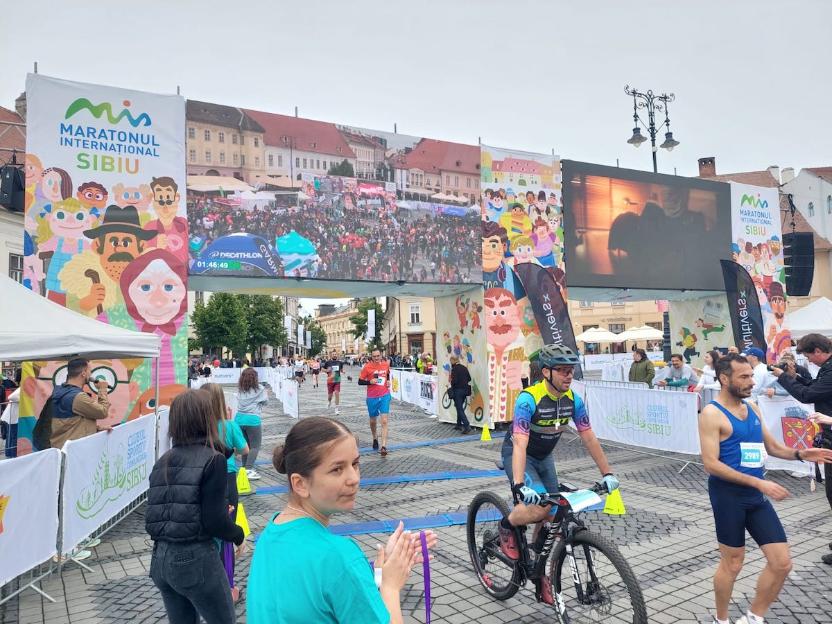 Peste 10.000 de persoane aleargă la Maratonul Internațional Sibiu. Mihai, 13 ani „A fost greu, obositor, dar a meritat”