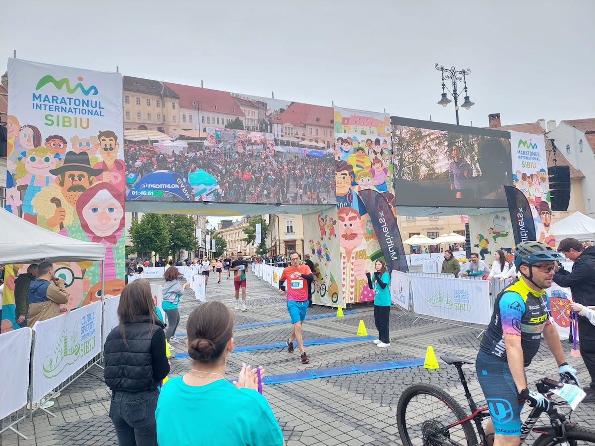 Peste 10.000 de persoane aleargă la Maratonul Internațional Sibiu. Mihai, 13 ani „A fost greu, obositor, dar a meritat”