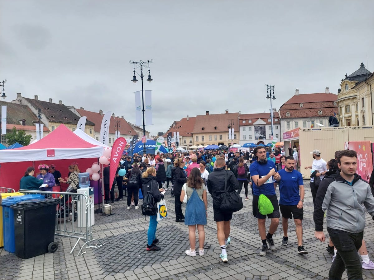 Peste 10.000 de persoane aleargă la Maratonul Internațional Sibiu. Mihai, 13 ani „A fost greu, obositor, dar a meritat”