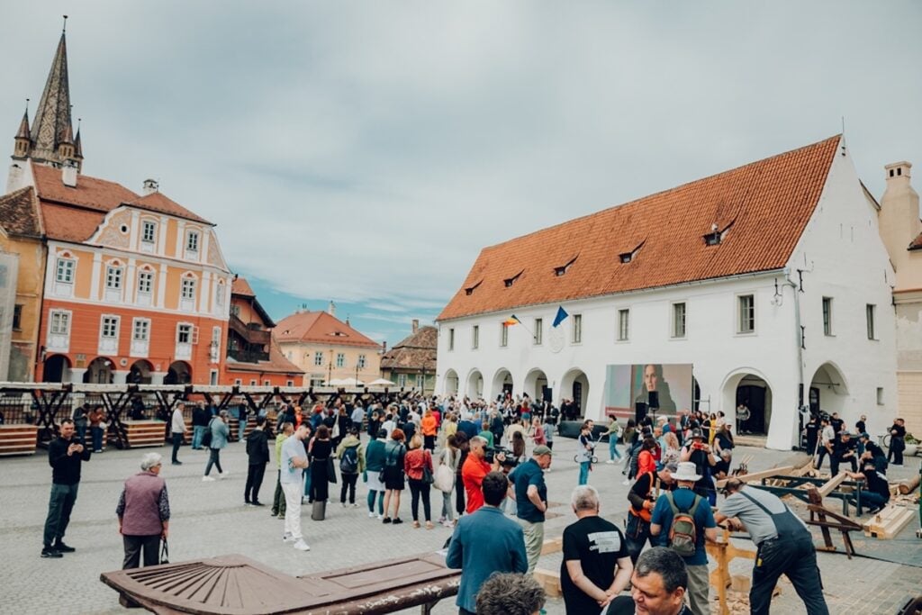 centrul-de-activita-t-i-s-i-resurse-regionale-astra-1-vhhr