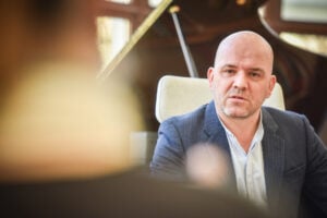 Trimiterea în judecată a lui Cristian Lupeș, managerul Filarmonicii de Stat Sibiu, pentru fapte de corupție nu-i afectează poziția, transmite instituția. Foto: arhiva turnulsfatului.ro