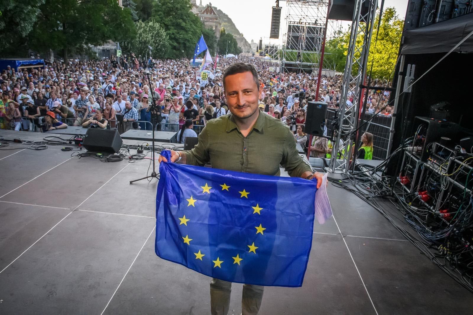 Sibianul Nicu Ștefănuță, la marșul Budapest Pride: „ Nu vă jucați cu drepturile noastre, puterea vine de la noi”