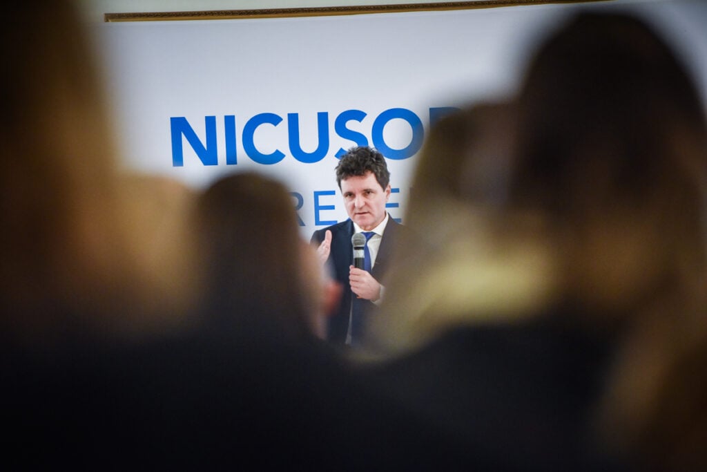 nicusor-dan-2-qgzq