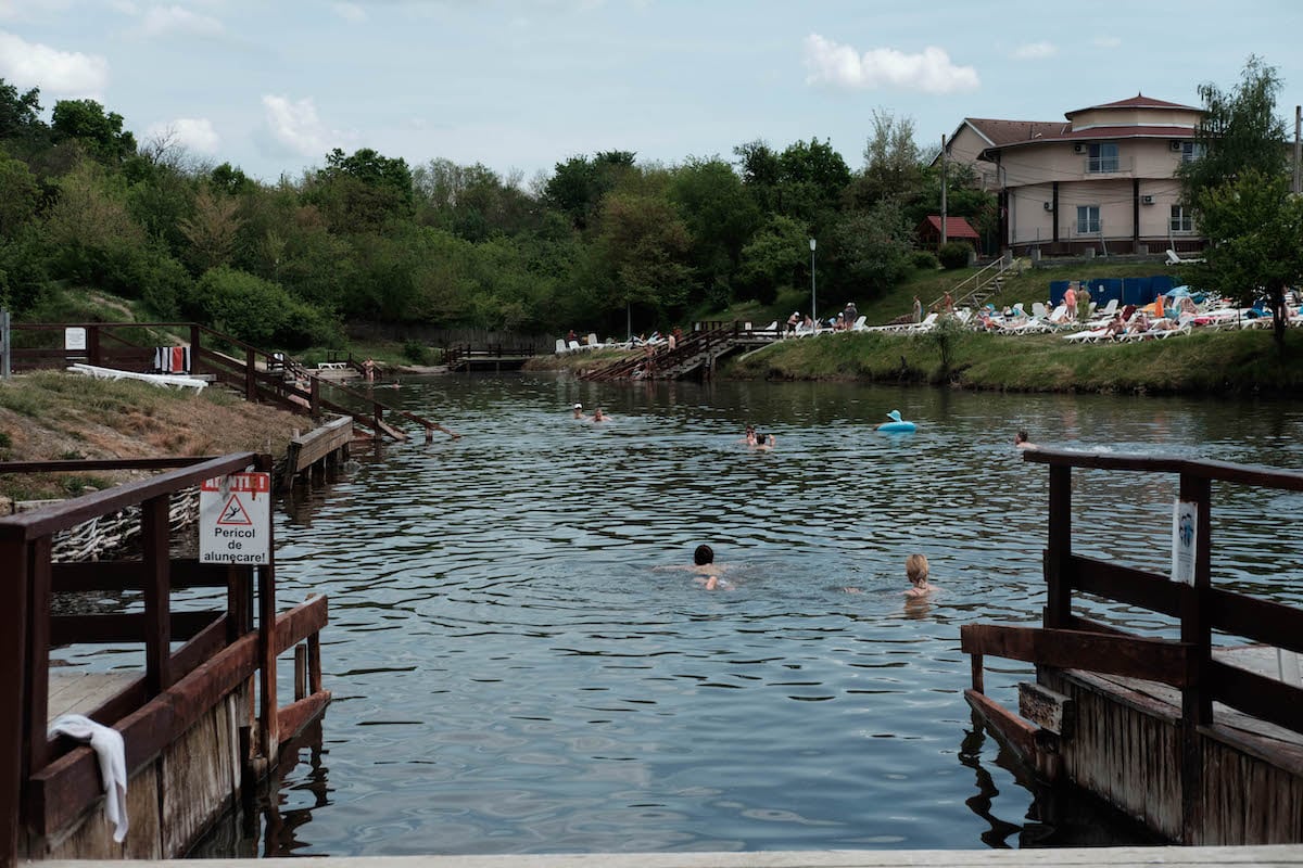 Ce piscine sunt deschise în Sibiu vara aceasta și cât costă să ne răcorim