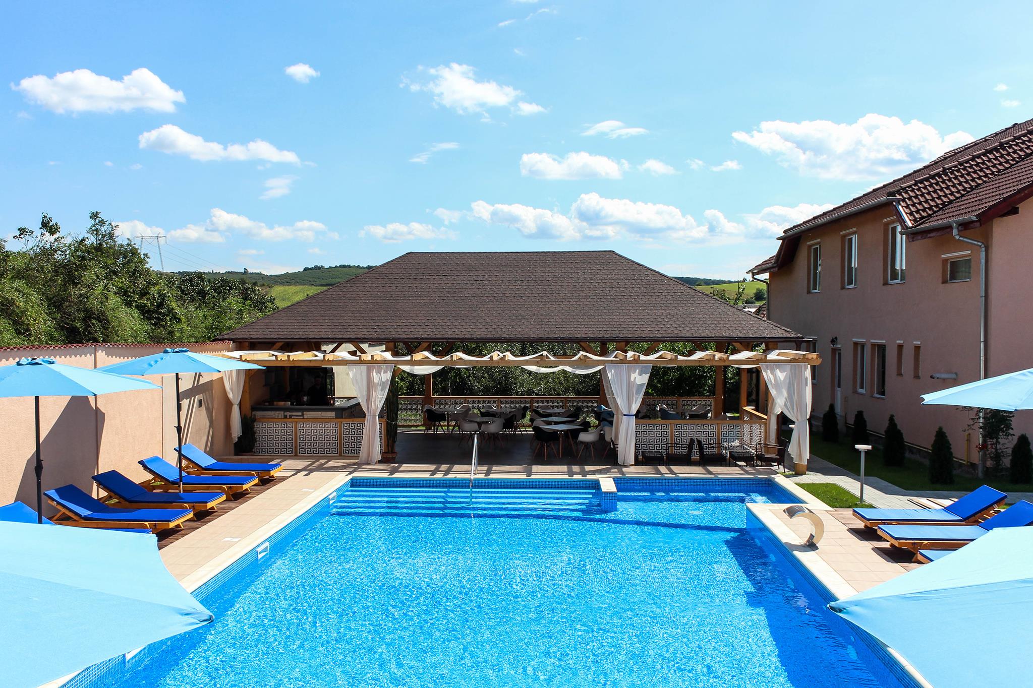 Ce piscine sunt deschise în Sibiu vara aceasta și cât costă să ne răcorim