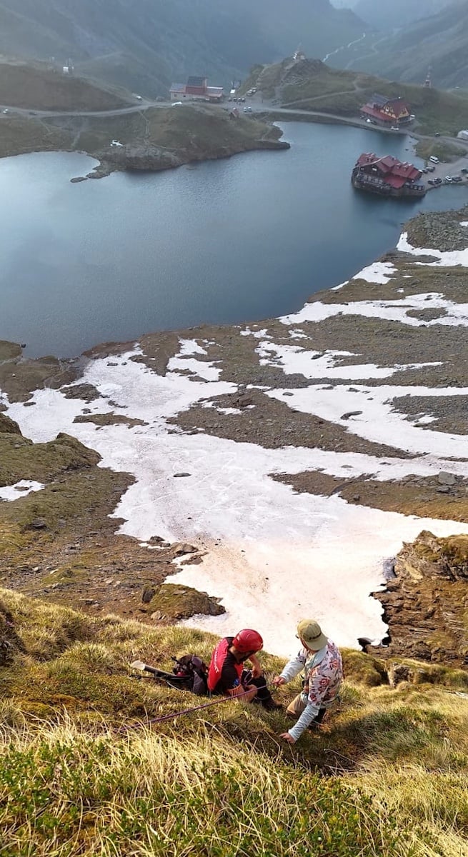 Tânăr turist blocat în zona Bâlea Lac. Salvamont: „Orice abatere de la traseele sigure poate duce la situații periculoase”