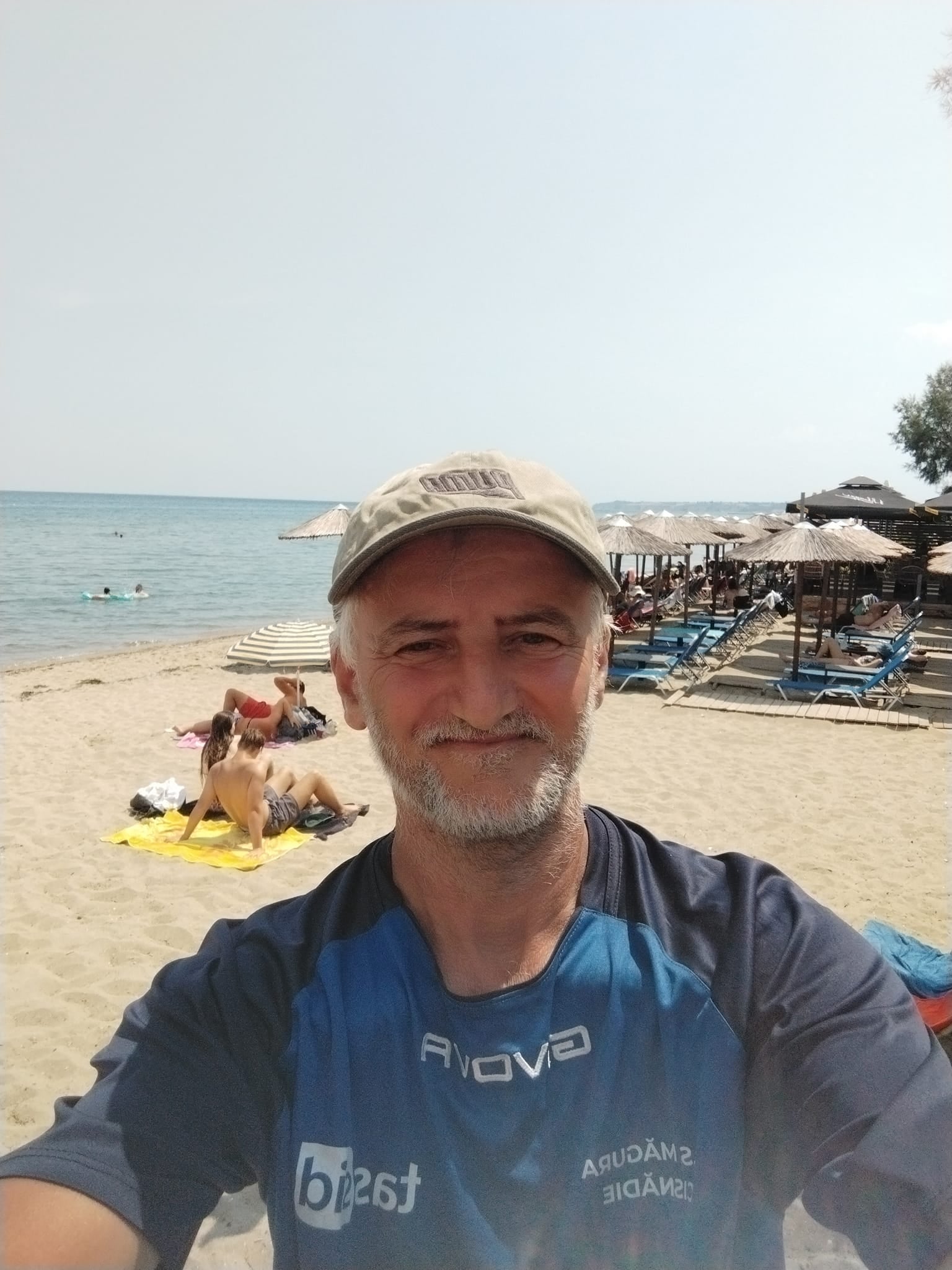 Un cisnădian a plecat la mare, în Grecia, cu bicicleta. Apoi a făcut turul Europei: ”Despre asta e viața, nu să muncești după bani”