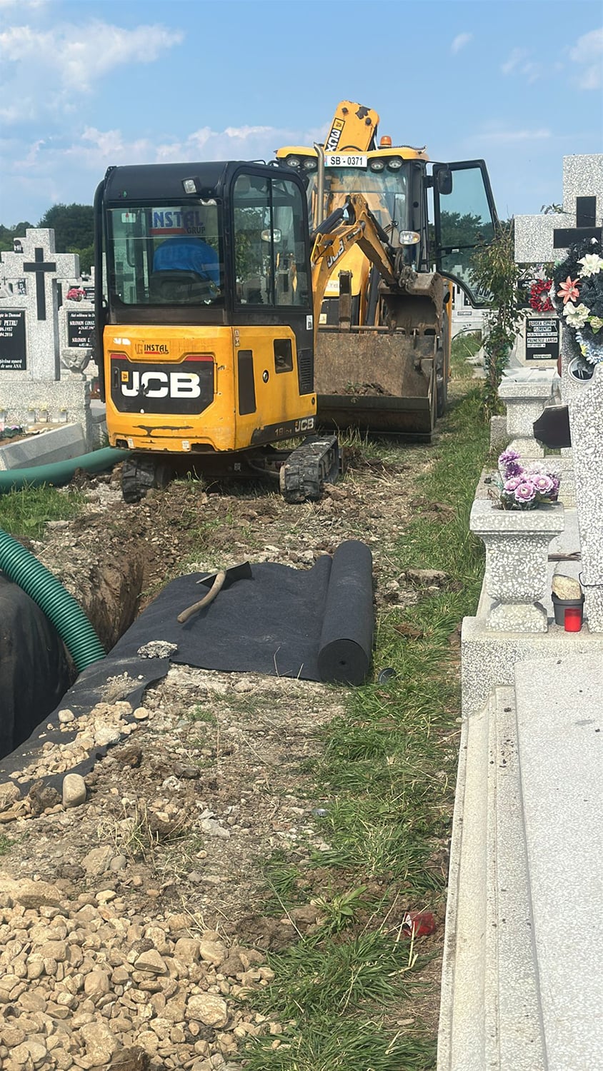 Primăria: Se extinde rețeaua de apă din Cimitirul Municipal și se amenajează 14 noi cișmele și fântâni. „Investiția este utilă celor care dețin locuri de mormânt aici, dar și pentru irigarea zonelor verzi”