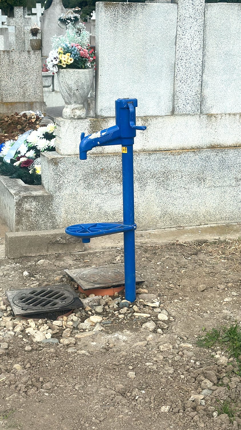 Primăria: Se extinde rețeaua de apă din Cimitirul Municipal și se amenajează 14 noi cișmele și fântâni. „Investiția este utilă celor care dețin locuri de mormânt aici, dar și pentru irigarea zonelor verzi”