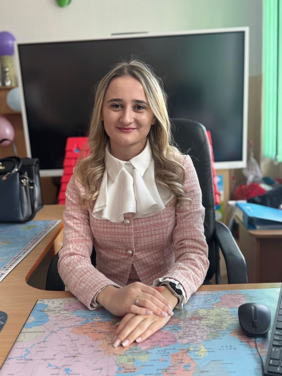 O educatoare de 21 de ani a obținut singura notă de zece din Sibiu la examenul de Titularizare. Marina: „Motivația mea au fost copiii si dorința părințiilor mei de a mă vedea fericită”