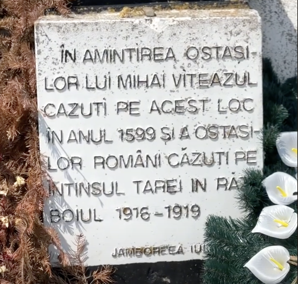 VIDEO - La doi pași de Sibiu, două monumente îți spun povești diferite: unul e mormânt medieval, altul e comemorare