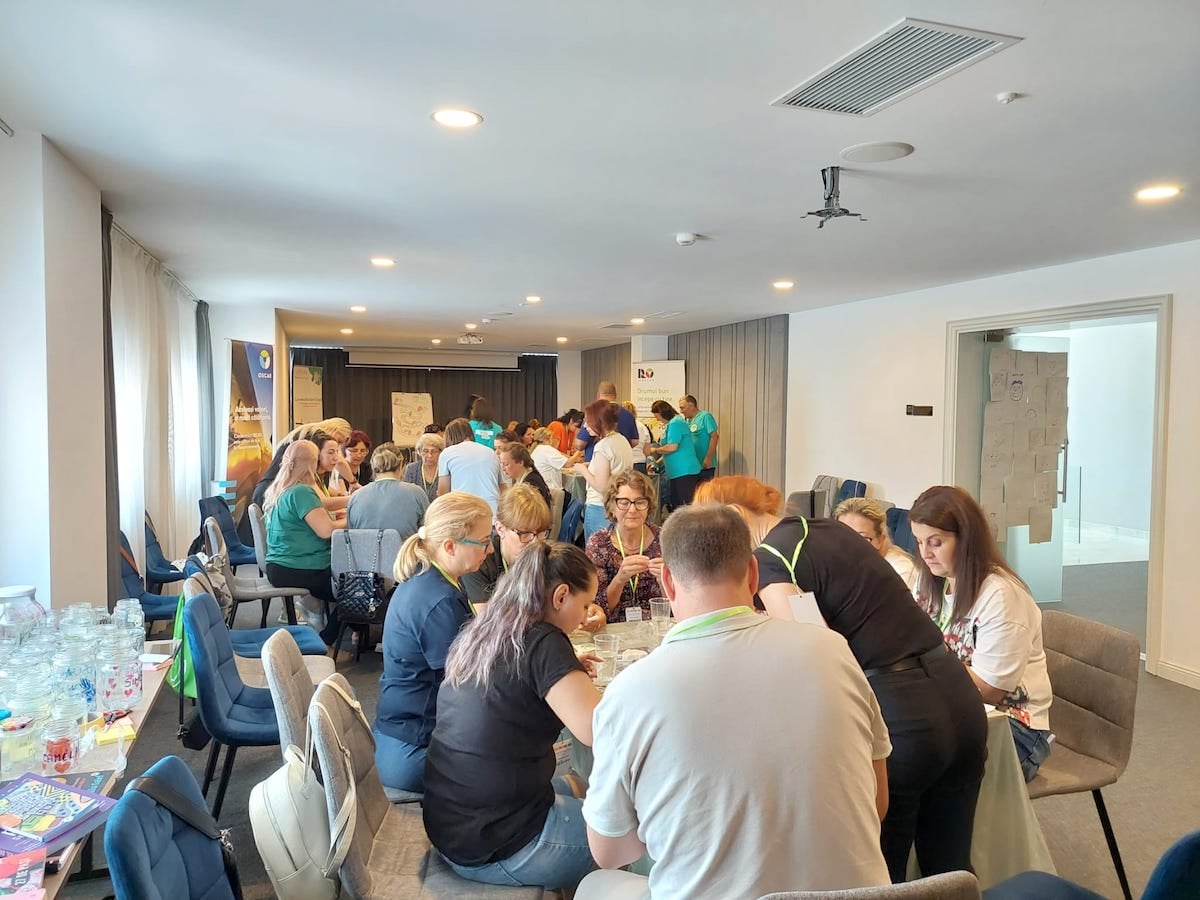 Caravana Reciclării Creative a adunat în tabăra de la Sibiu 40 de profesori din 8 județe ale țării: „Când există dragoste și creativitate, lucrurile se întâmplă natural”