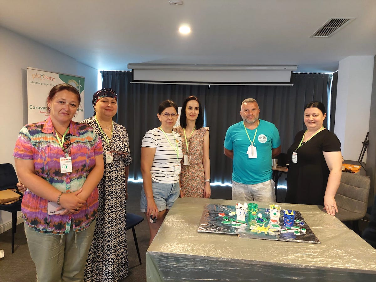 Caravana Reciclării Creative a adunat în tabăra de la Sibiu 40 de profesori din 8 județe ale țării: „Când există dragoste și creativitate, lucrurile se întâmplă natural”