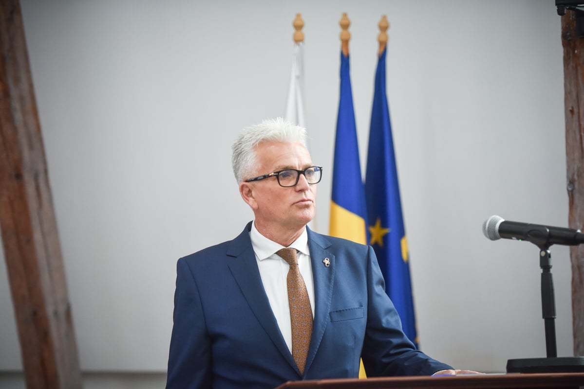 Gabriel Tischer, președintele FDGR Sibiu, chemat la poliție după un incident cu un colecționar de artă. „Parohia Evanghelică a fost victima unui impostor”