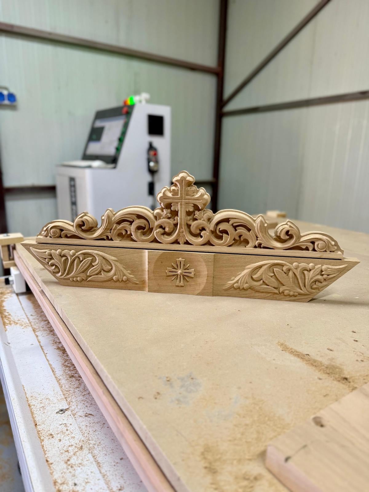 Un cuplu de ingineri duce mai departe tradiția familiei și creează piese din lemn cu rășină. „Ne completăm bine și avem același scop, să facem lucruri care să reziste în timp și să spună o poveste”