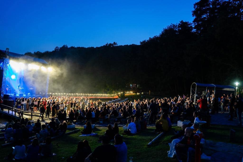 Ce facem în minivacanța de Sfânta Maria? Astra Rock, târg creativ în Piața Huet și târg de carte în Piața Mare, Festivalul Plăcintelor de la Tălmăcel, paradă a câinilor ciobănești românești