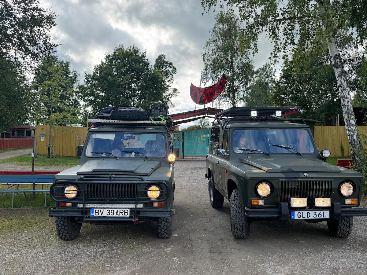 Cu un ARO vechi de 41 de ani, prin Europa: Doi tineri au călătorit în nouă țări, iar mașina le-a fost casă. „Toată aventura a fost un moment memorabil, de la care avem ce învăța”