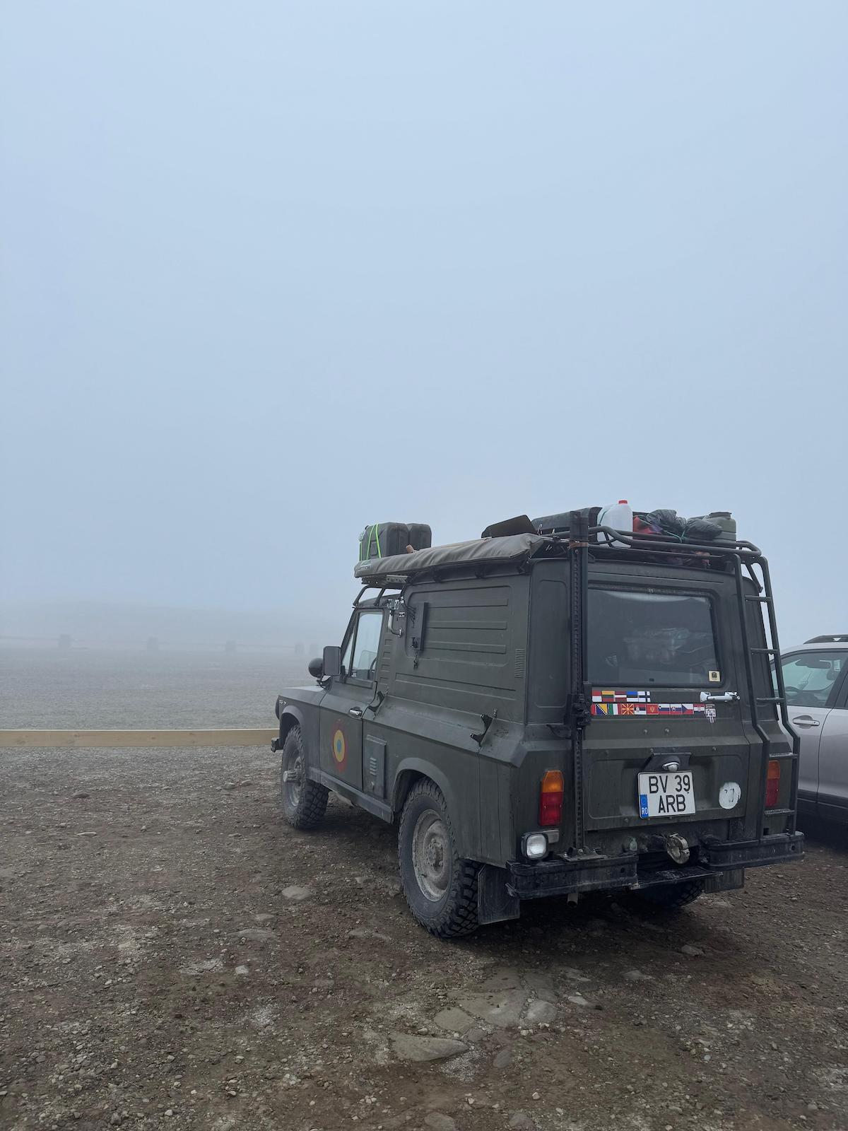 Cu un ARO vechi de 41 de ani, prin Europa: Doi tineri au călătorit în nouă țări, iar mașina le-a fost casă. „Toată aventura a fost un moment memorabil, de la care avem ce învăța”