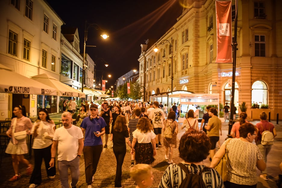 fits-lume-centru-vara-yix7