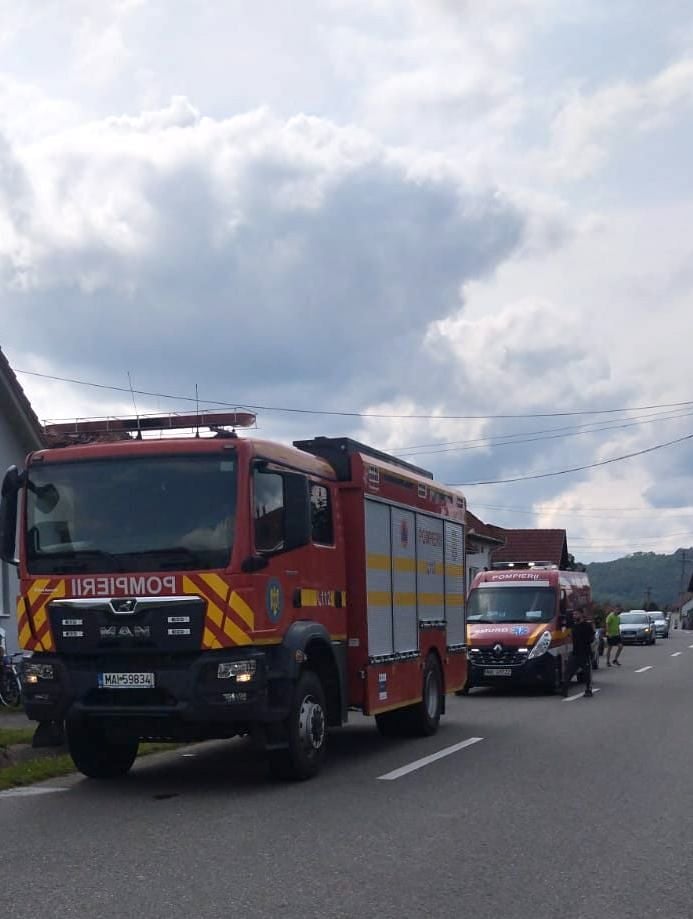 Actualizare. Au murit bărbatul și copilul electrocutați la ieșirea dintr-o piscină gonflabilă. Polițiștii au deschis un dosar penal pentru ucidere din culpă
