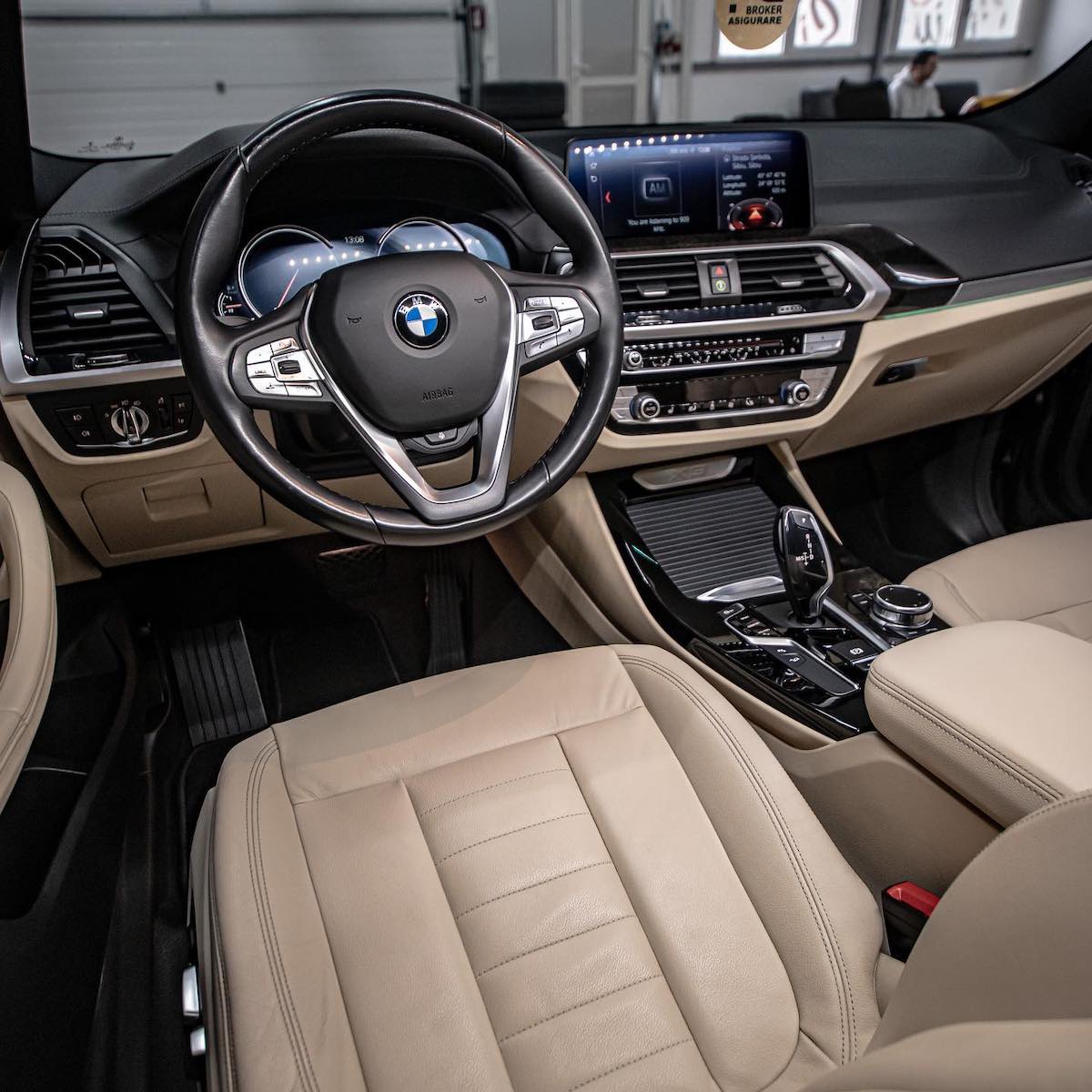 Din pasiune pentru mașini, doi sibieni și-au deschis afacere cu investiție de aproximativ 30.000 de euro: Lucrăm la mașini care costă de la 2.000 de euro, până la sute de mii