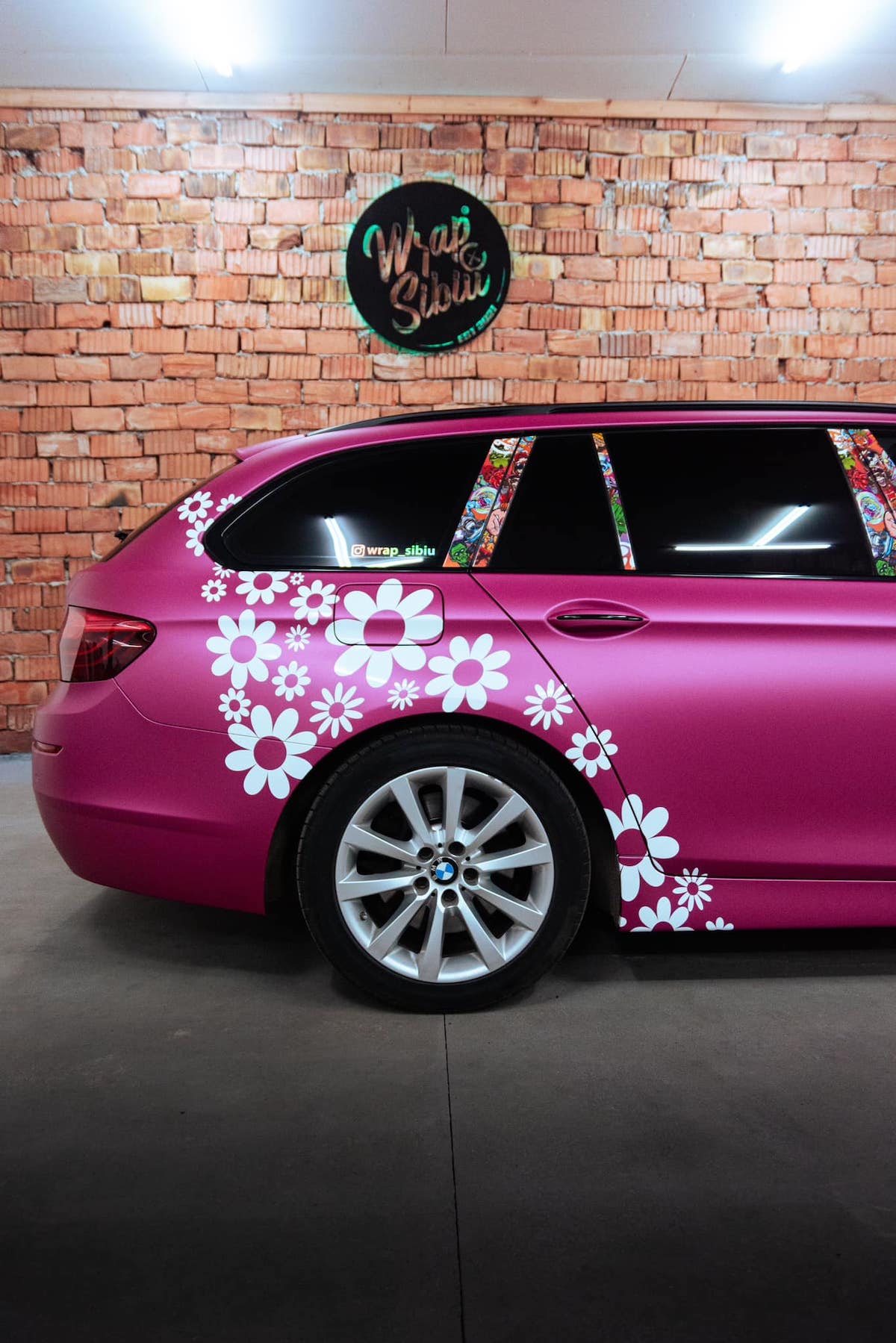 Din pasiune pentru mașini, doi sibieni și-au deschis afacere cu investiție de aproximativ 30.000 de euro: Lucrăm la mașini care costă de la 2.000 de euro, până la sute de mii