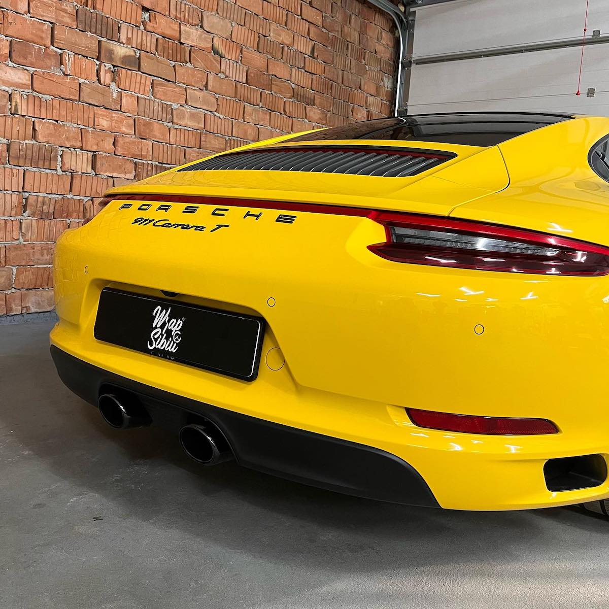 Din pasiune pentru mașini, doi sibieni și-au deschis afacere cu investiție de aproximativ 30.000 de euro: Lucrăm la mașini care costă de la 2.000 de euro, până la sute de mii