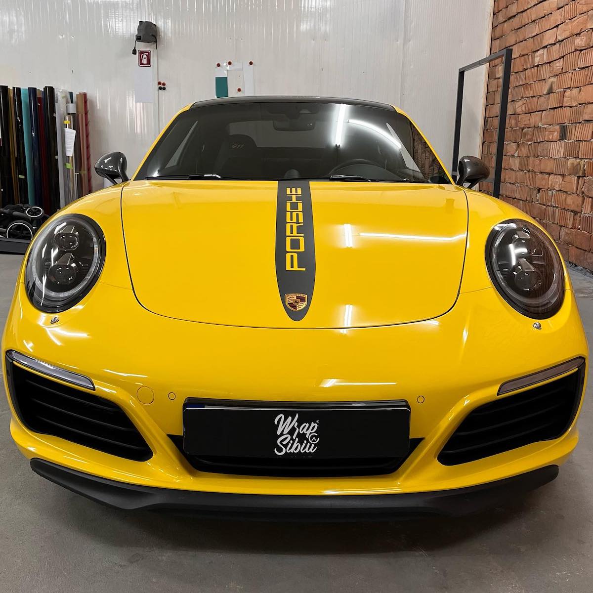 Din pasiune pentru mașini, doi sibieni și-au deschis afacere cu investiție de aproximativ 30.000 de euro: Lucrăm la mașini care costă de la 2.000 de euro, până la sute de mii