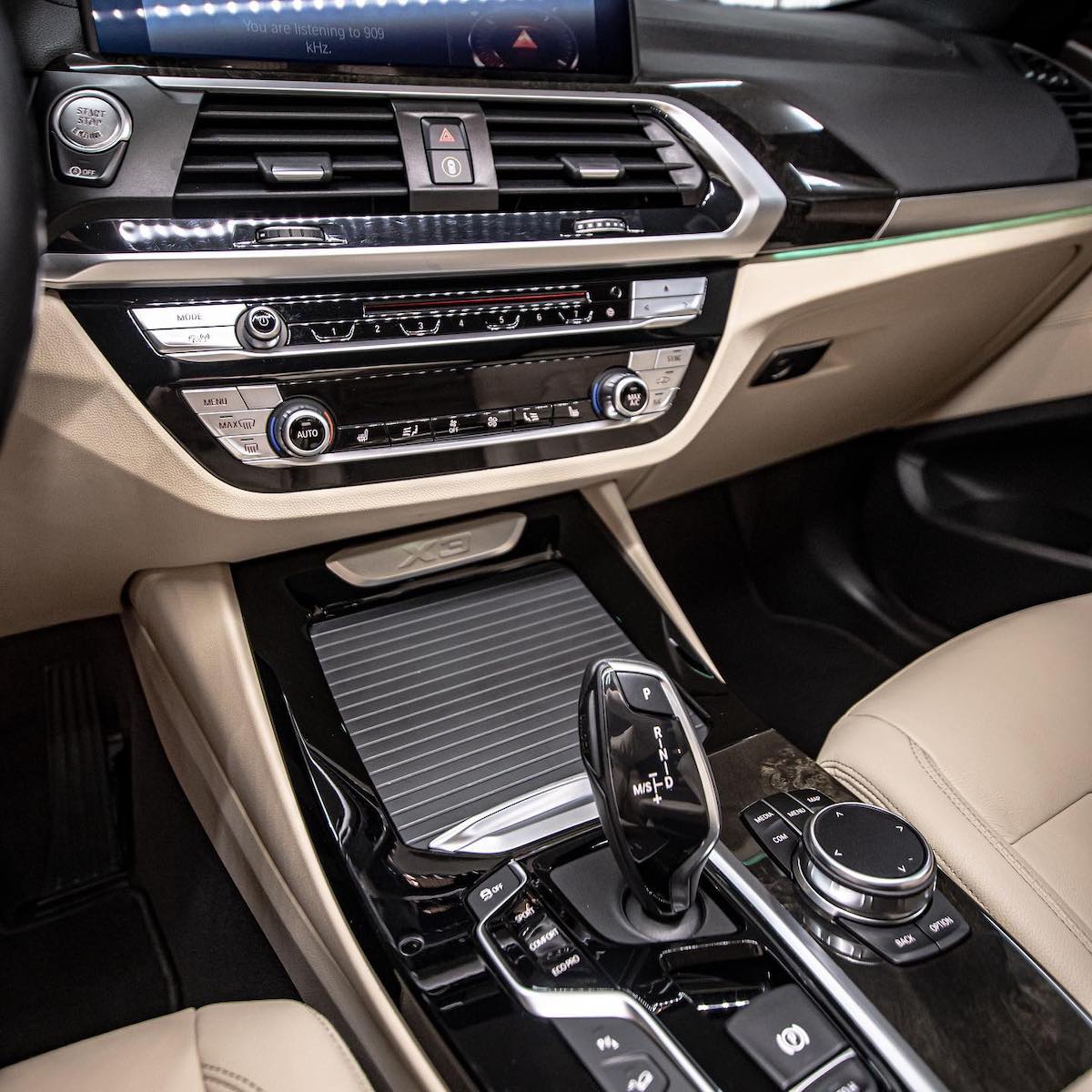 Din pasiune pentru mașini, doi sibieni și-au deschis afacere cu investiție de aproximativ 30.000 de euro: Lucrăm la mașini care costă de la 2.000 de euro, până la sute de mii