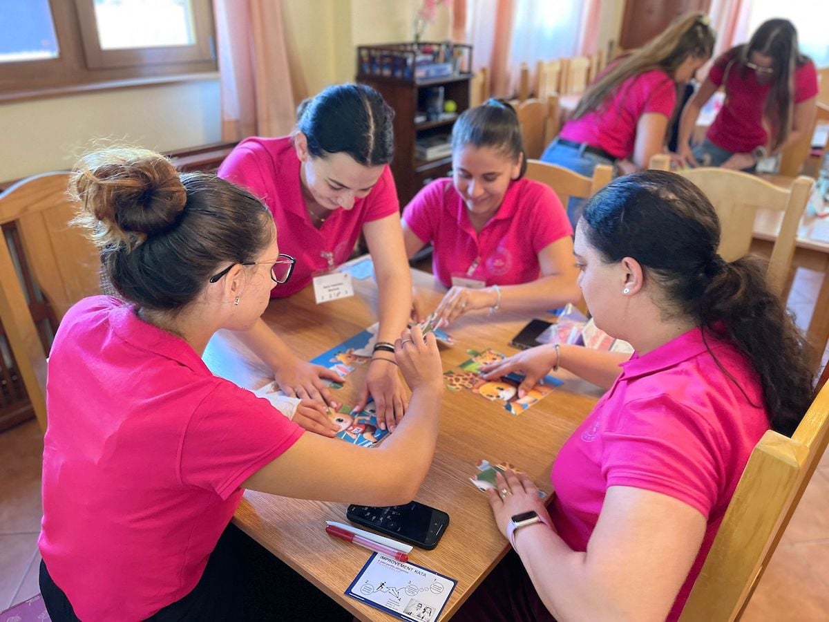 Zece învățătoare debutante au descoperit la Sadu cum să transforme lecțiile în experiențe vii. Tabăra Învățătorilor Debutanți a ajuns la a doua edfiție