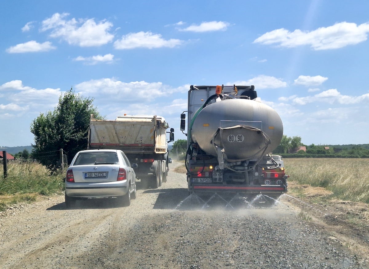 Accesul în Cisnădie dinspre Sibiu rămâne blocat încă aproximativ o lună. „Azi am emis ordinul pentru asfaltarea trotuarelor”