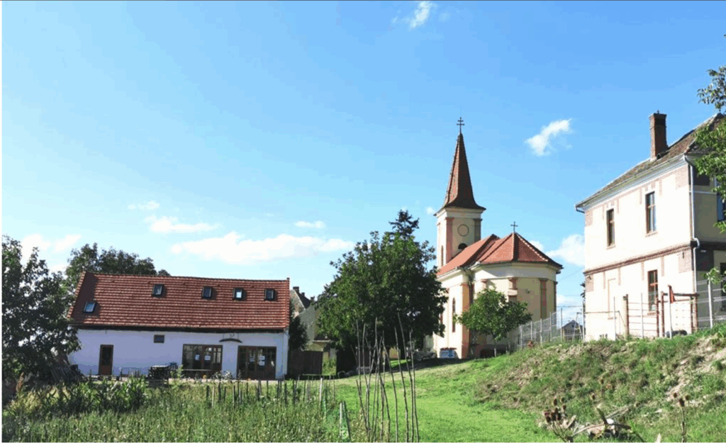biserica-scoala-sura-culturala-din-gusterita-w8e4