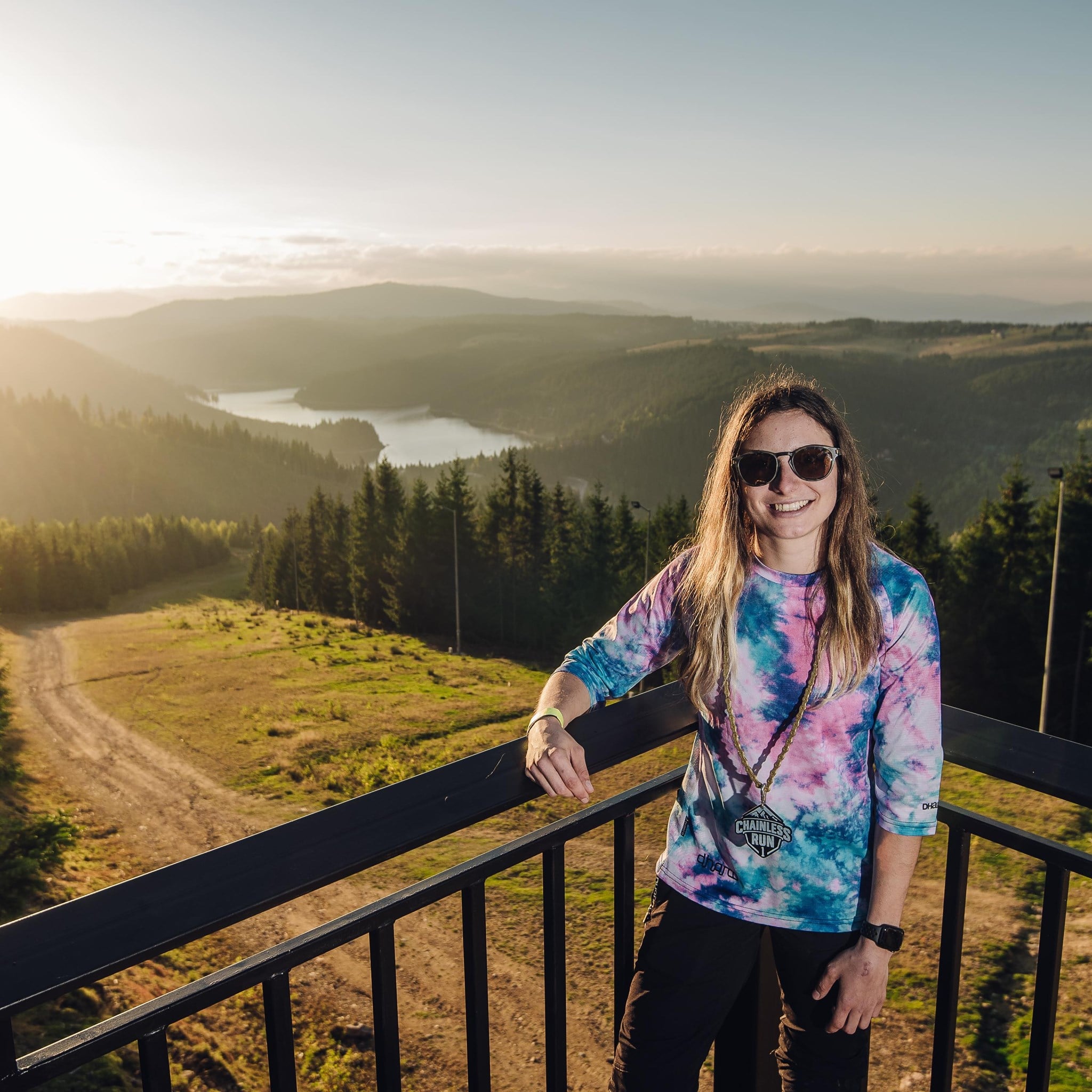 Discuție cu sibianca Luana Cherecheș, singura reprezentantă a României în finala Campionatelor Mondiale de Downhill și comparația rușinoasă a Sibiului cu Brașovul