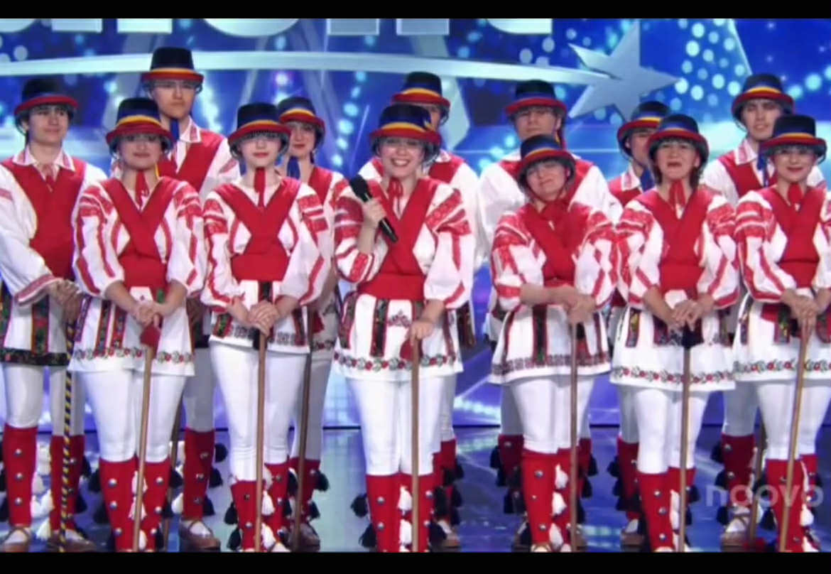VIDEO - O familie din Sibiu a dus călușul românesc pe scena „Quel talent!” din Quebec: „Am arătat tradițiile românești aici, în Montreal”