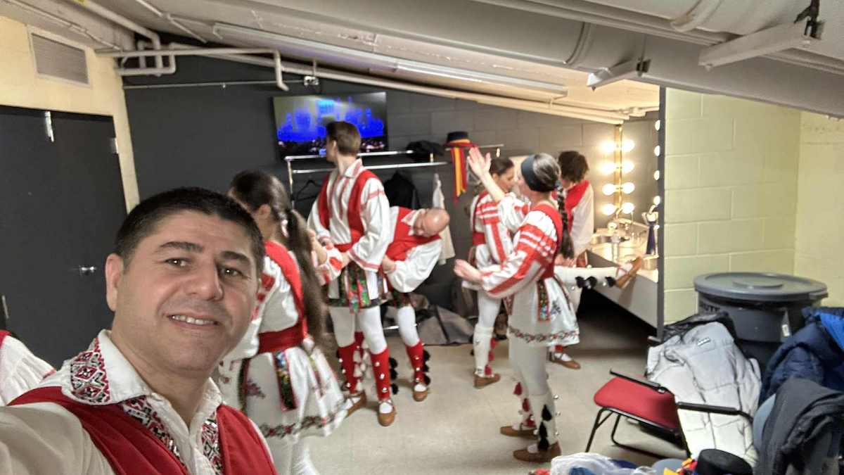 VIDEO - O familie din Sibiu a dus călușul românesc pe scena „Quel talent!” din Quebec: „Am arătat tradițiile românești aici, în Montreal”