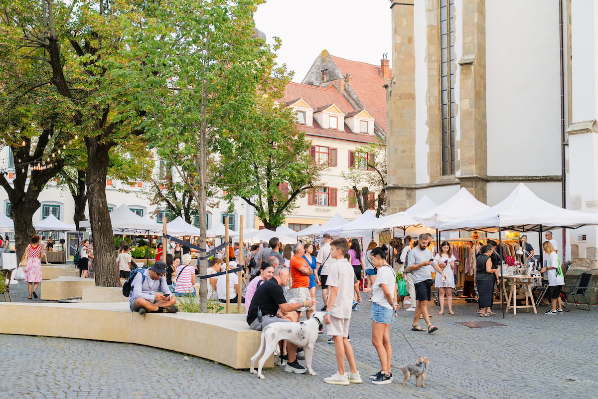 O nouă ediție a Creative Buzz, în Piața Mică: 45 de artizani vin la Sibiu cu produsele lor