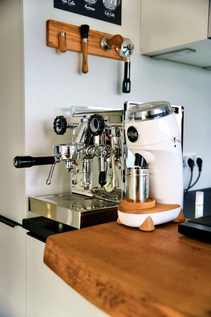 expresor-de-cafea-curatre-publicitate-q0fa