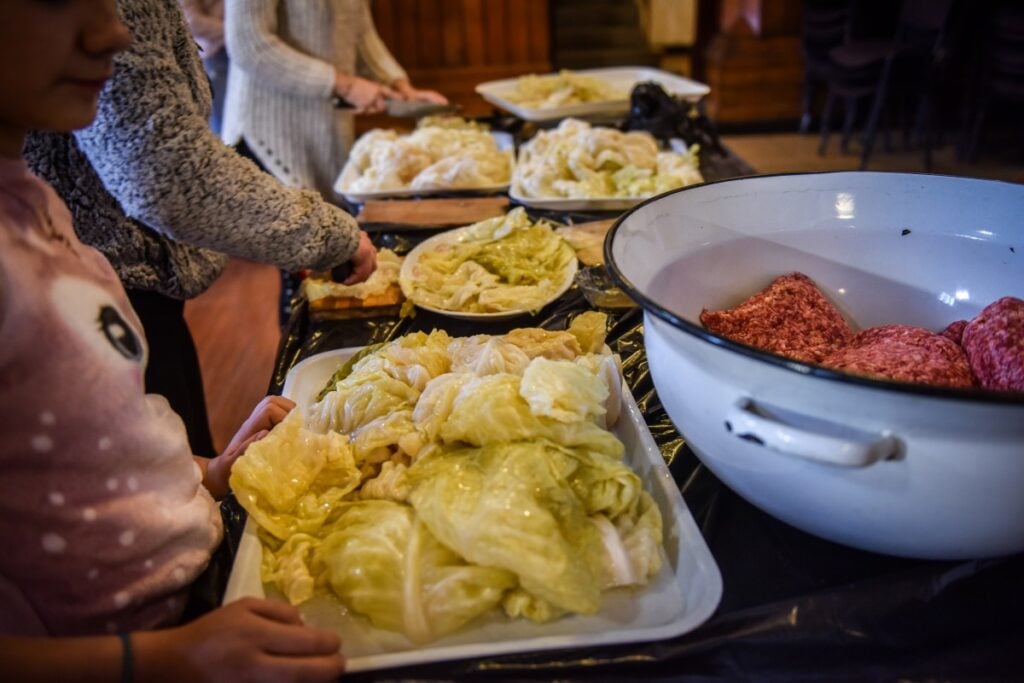 mancare-sarmale-rasinari-38-kjwq