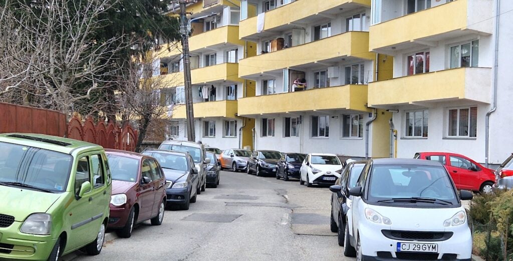 masini-trotuar-parcari-bloc-anl-lbix