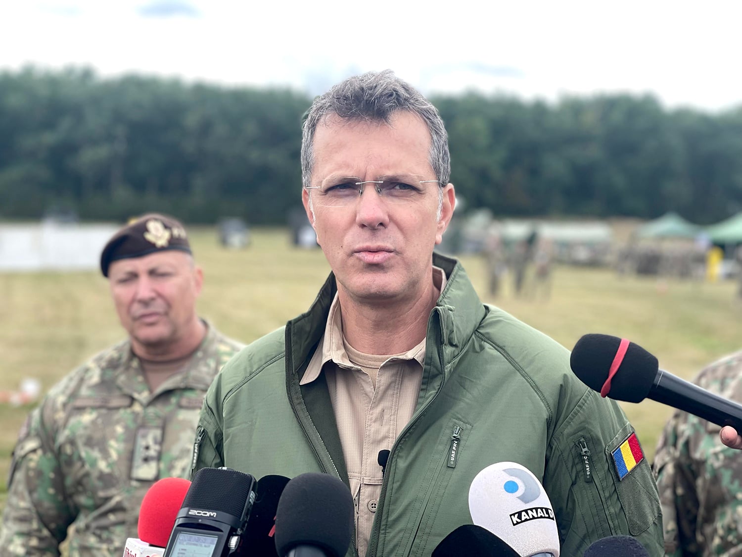 Ministrul Apărării, prezent la exercițiul de mobilizare de la Sibiu. Au început tragerile în Poligonul Poplaca